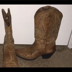 Ariat women’s cowboy boots size 7.5